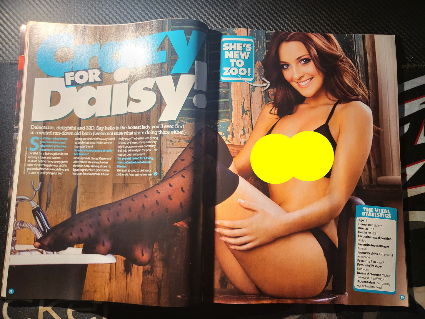 ZOO Magazine 4-10 June 2010 (976) Porchia POSTER Roxanne Pallett