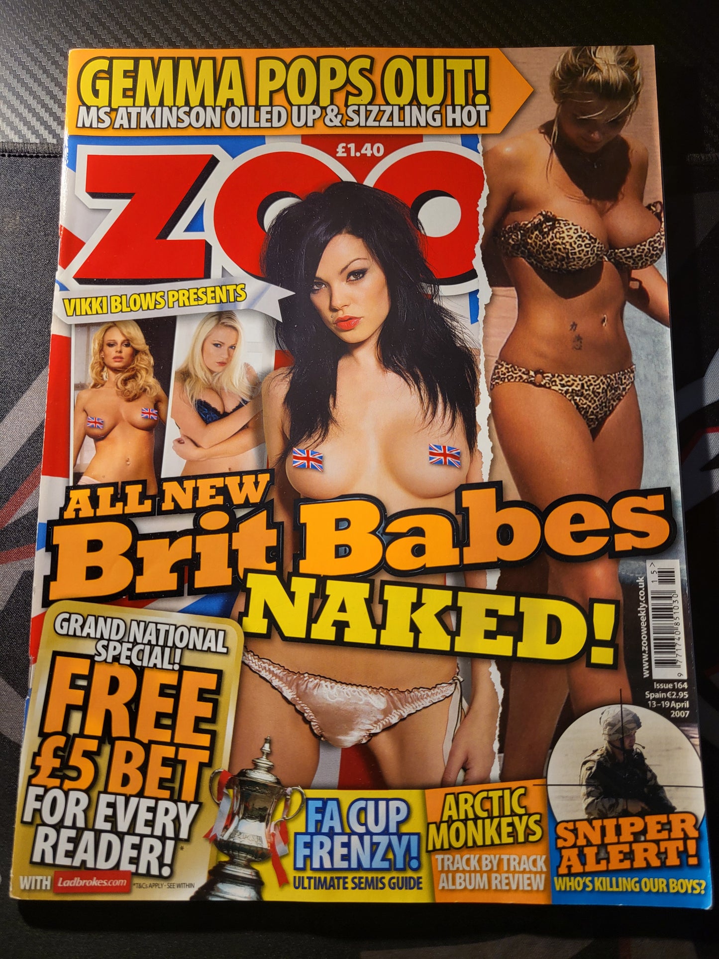 ZOO Magazine 13-19 April 2007 (976) Vikki Blows Amii Grove Louise Cliffe