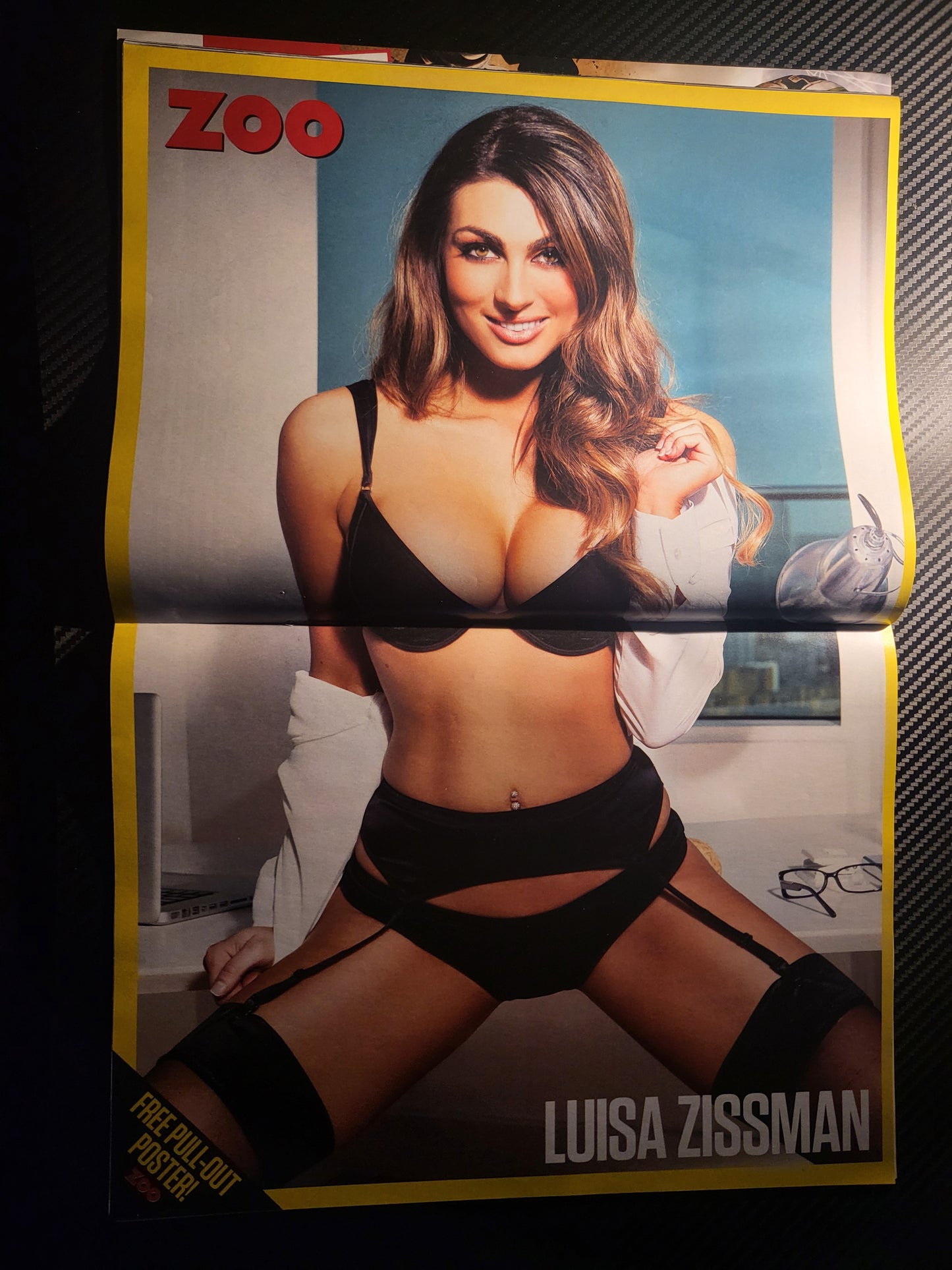 ZOO Magazine 28 March 3 April 2014 (987)(Rare) POSTER LUISA ZISSMAN KYLIE MINOGUE