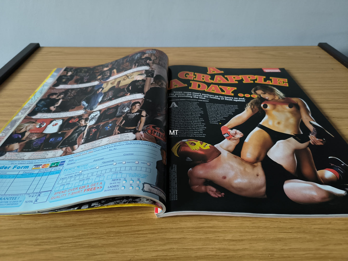 BIZARRE Magazine December 2005 (1093) Women Wrestlers Lauren Harries Sunny Lane