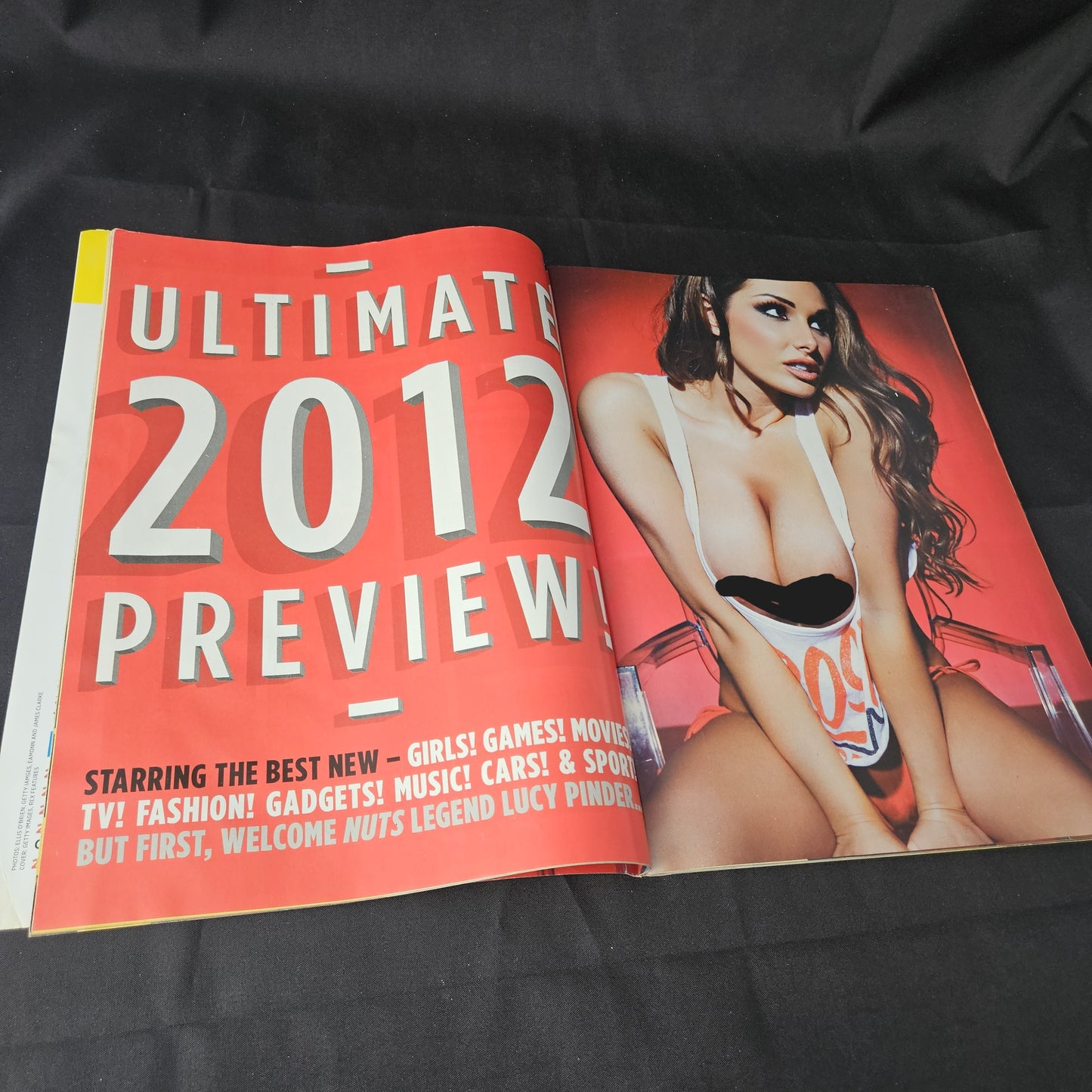 Nuts Magazine 30 December 2011 - 5 January 2012 (1383) Lucy Pinder Holly Peers Emma F Klaudia Laura Badura Glamour Models