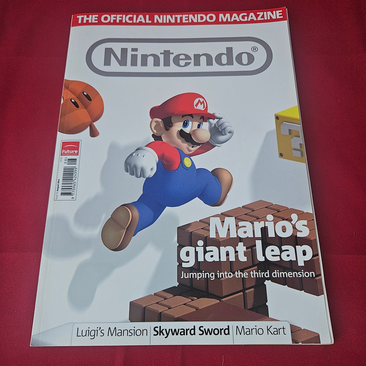 Nintendo The Official Magazine August 2011 (1430) Mario 3D Zelda Skyward Sword Mario Kart