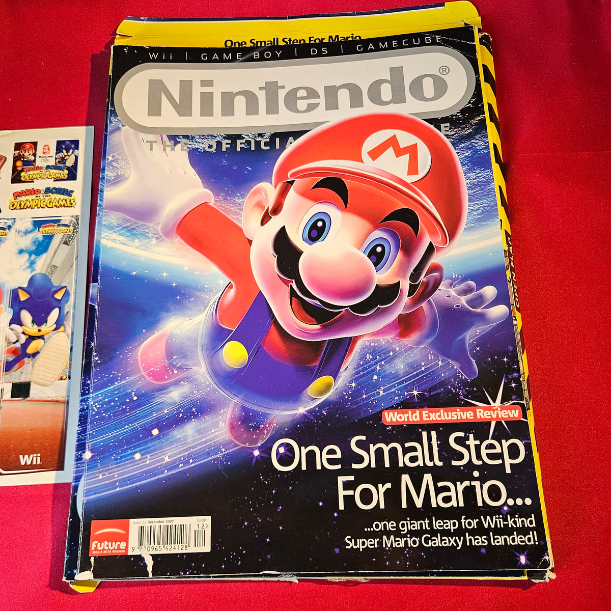Official Nintendo Magazine 23 December 2007 Super Mario Galaxy Mario Sonic Stickers SKU 1516