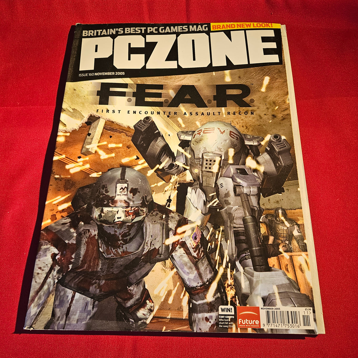 PC Zone Magazine November 2005 Issue 160 F.E.A.R. Call of Duty 2 SKU 1572