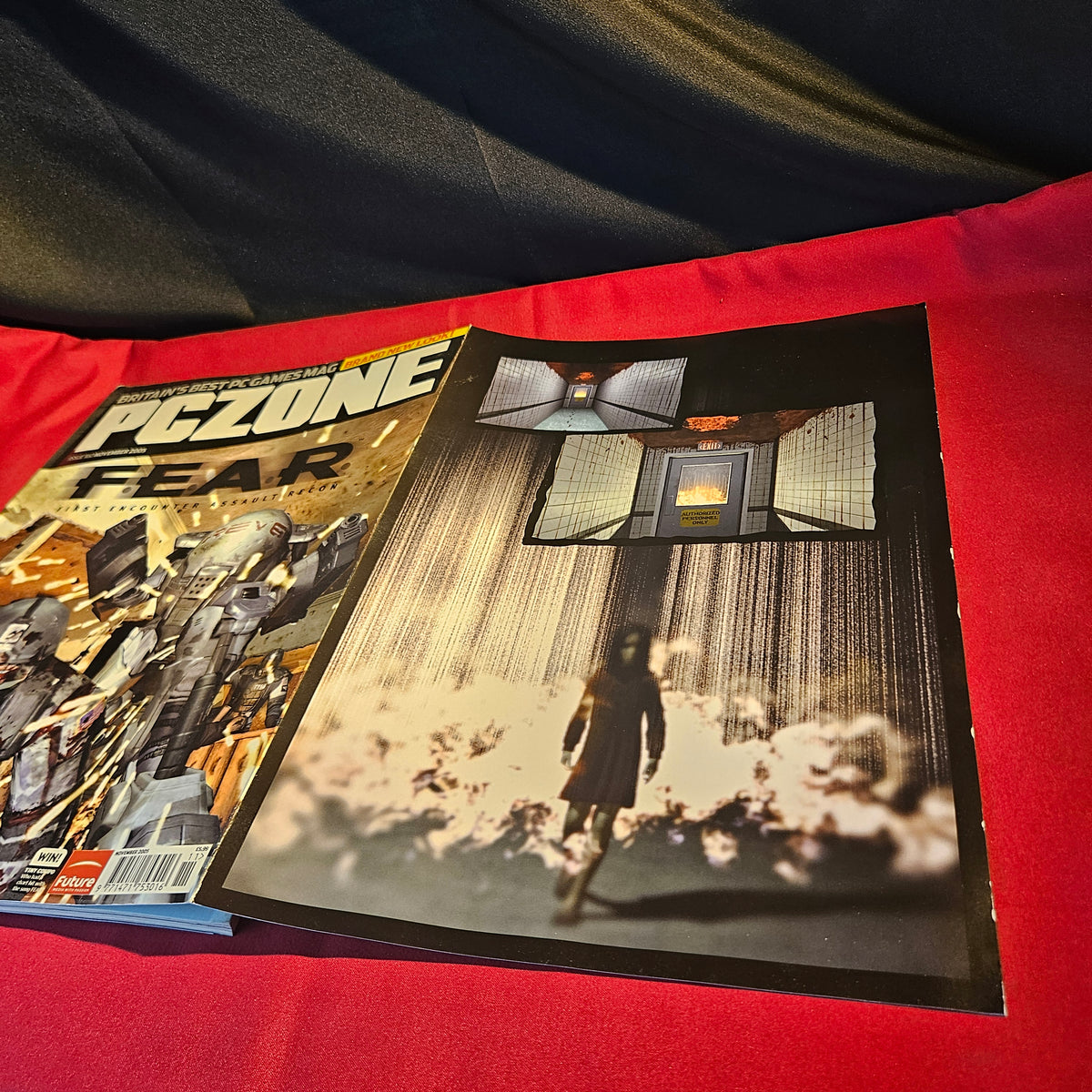 PC Zone Magazine November 2005 Issue 160 F.E.A.R. Call of Duty 2 SKU 1572